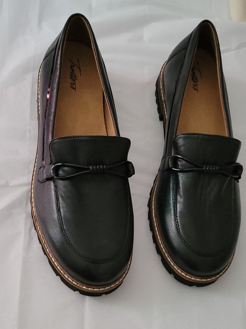 Trotters Black Women's Leather Loafers with Bow Accent